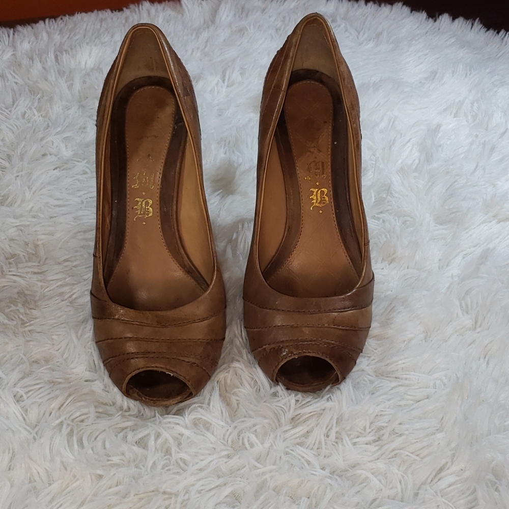 L.A.M.B Vero Guoio Tan Pumps 6
